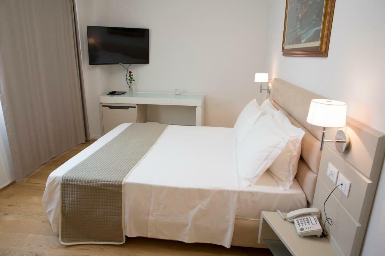 Boutique Hotel Enia ปาล์มเดดเซิร์ท ภายนอก รูปภาพ